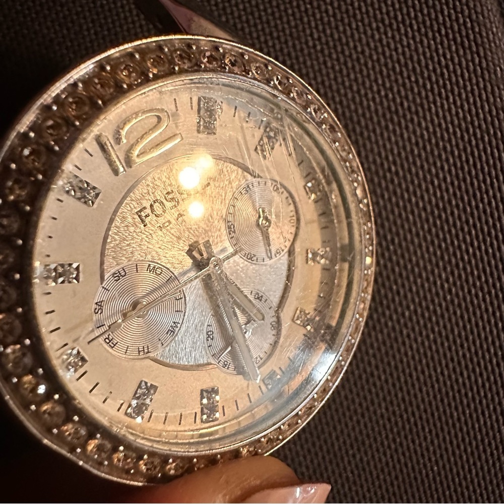 Fossil Watch With Bands - image 4